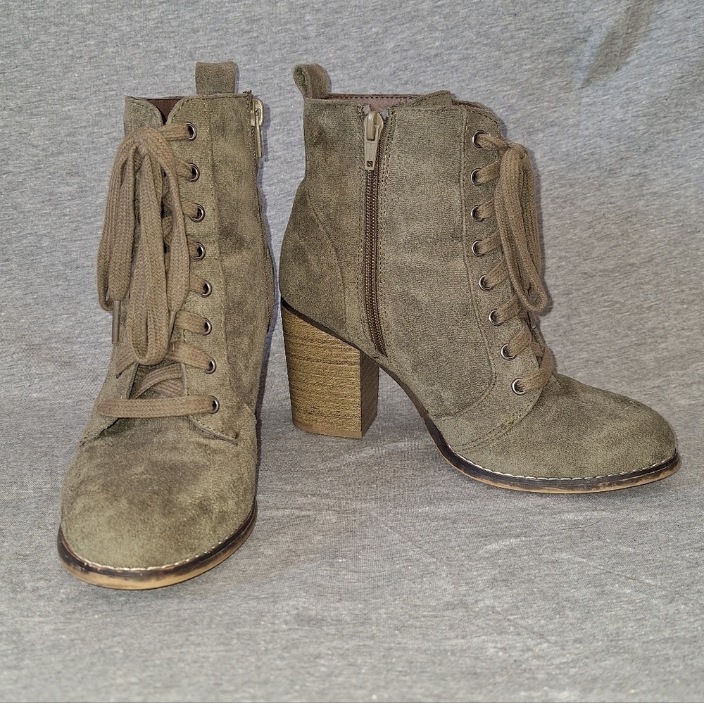 Candie's Couture Olive Faux Suede 3 Inch Heel Ankle Booties Zip Lace Up Size 6